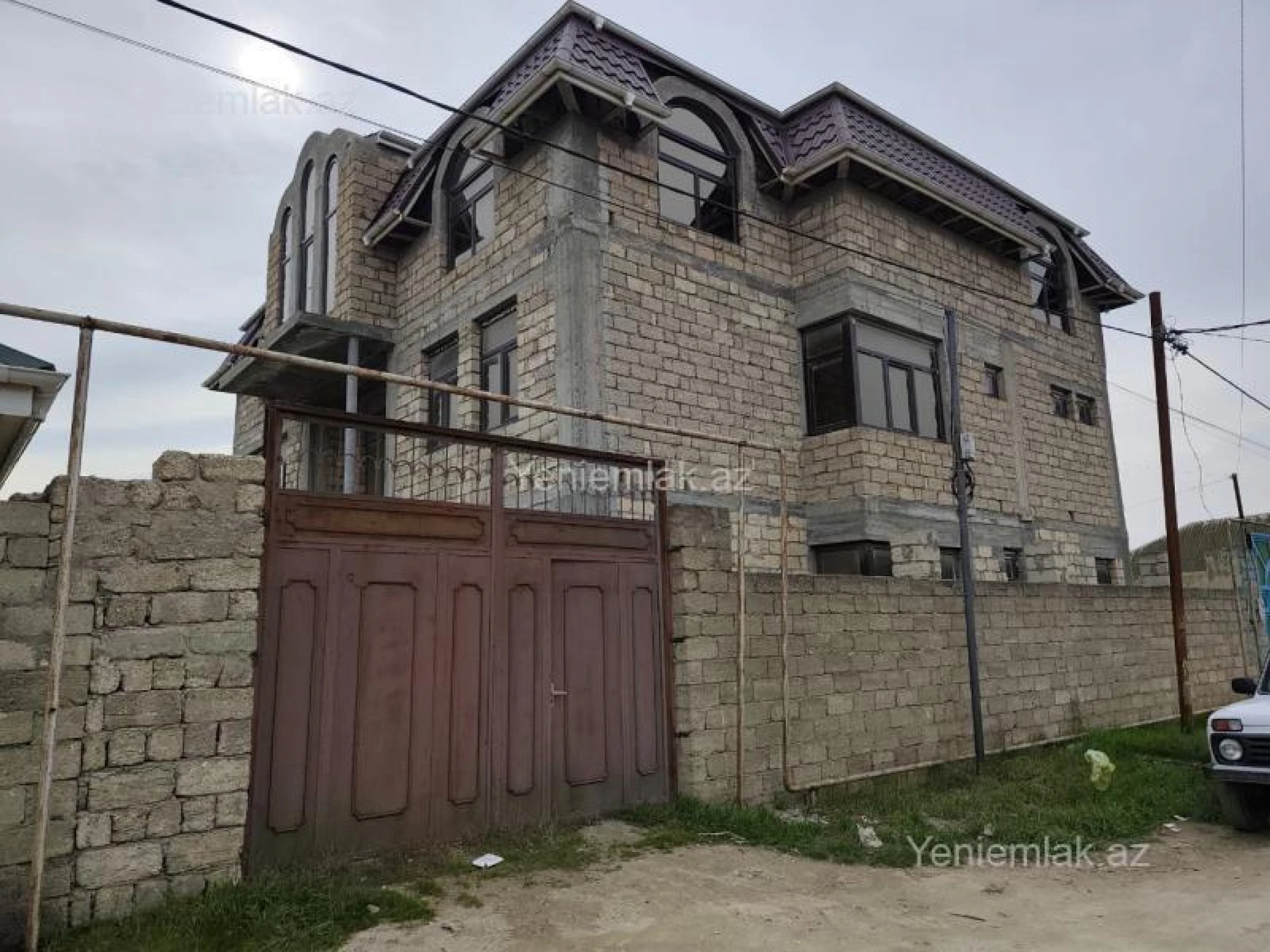 Satılır 9 otaqlı həyət evi 450 m²
