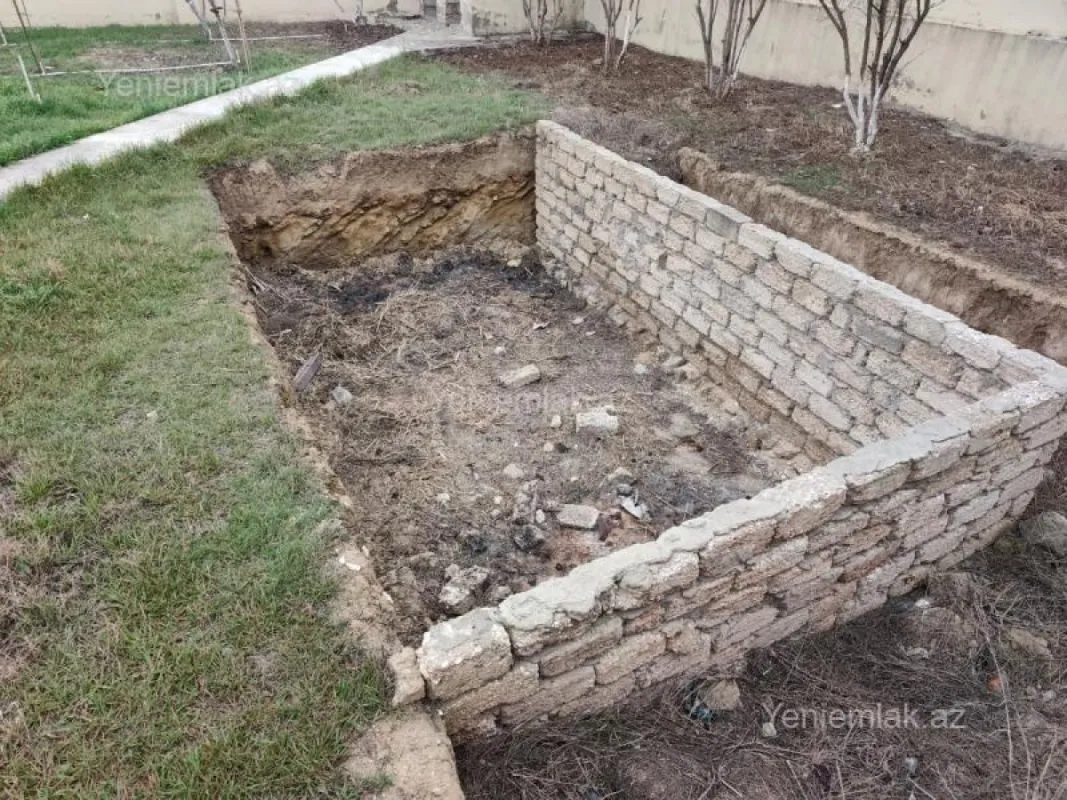 Satılır 9 otaqlı həyət evi 450 m²