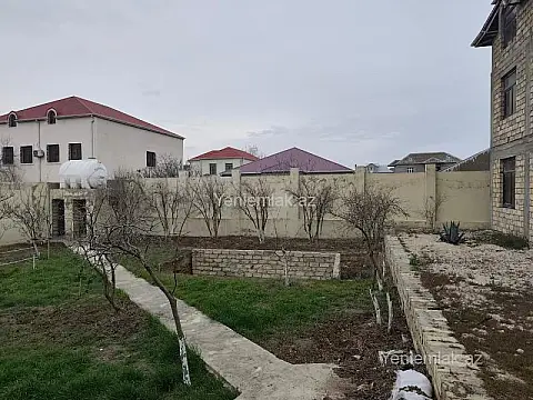 Satılır 9 otaqlı həyət evi 450 m²