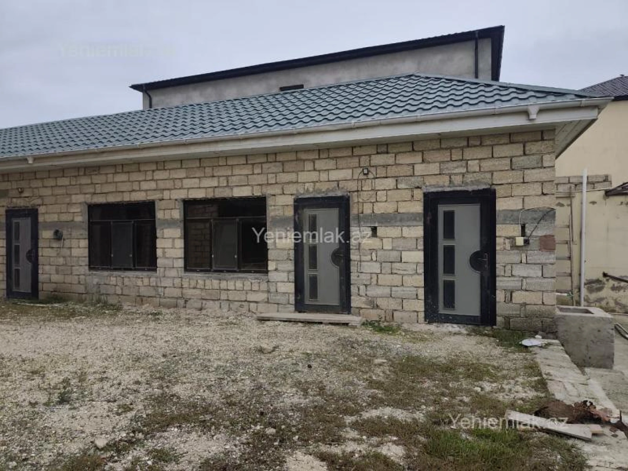 Satılır 9 otaqlı həyət evi 450 m²
