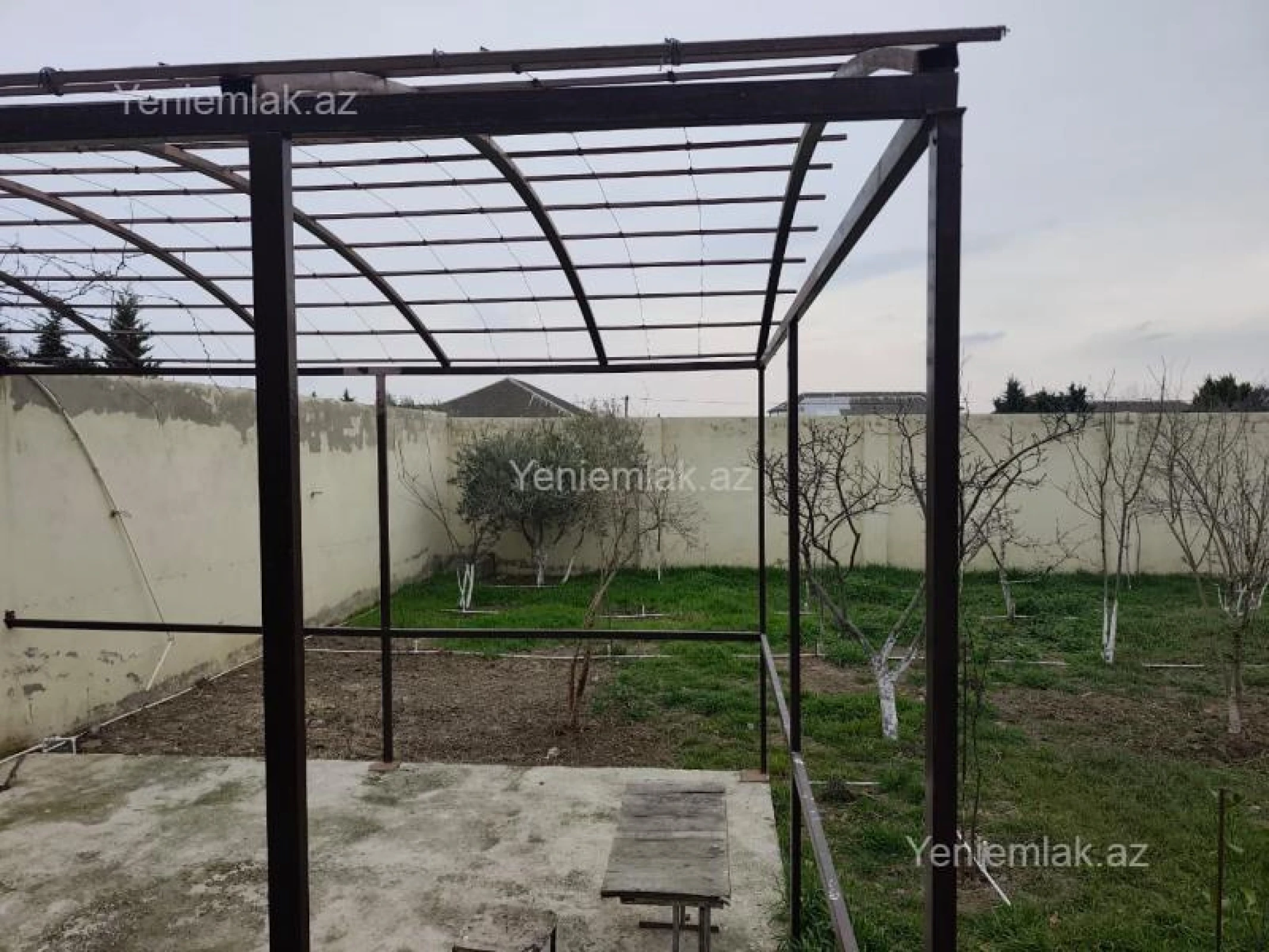 Satılır 9 otaqlı həyət evi 450 m²