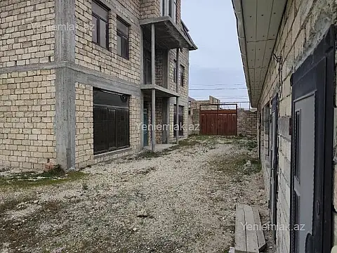 Satılır 9 otaqlı həyət evi 450 m²
