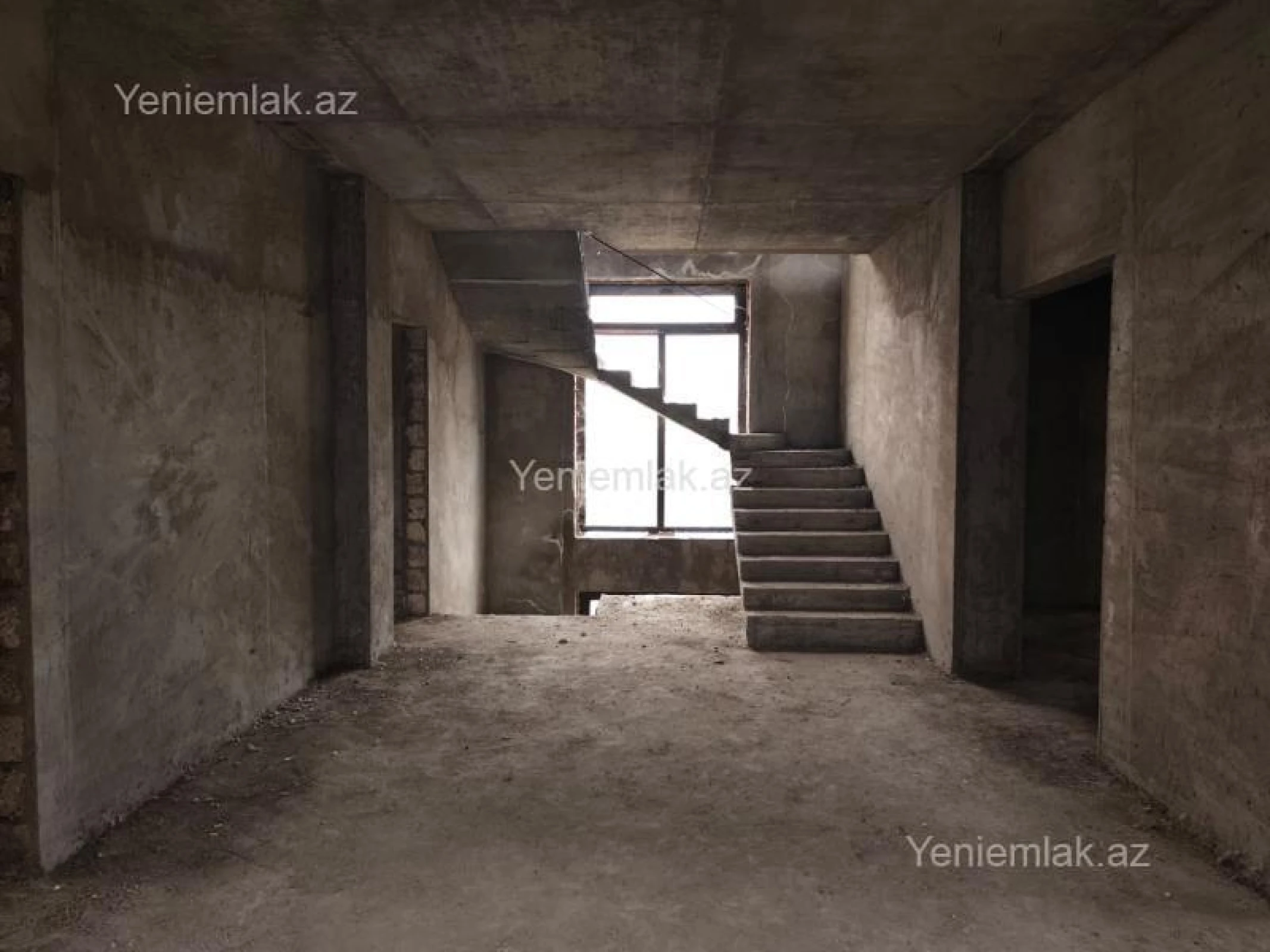 Satılır 9 otaqlı həyət evi 450 m²