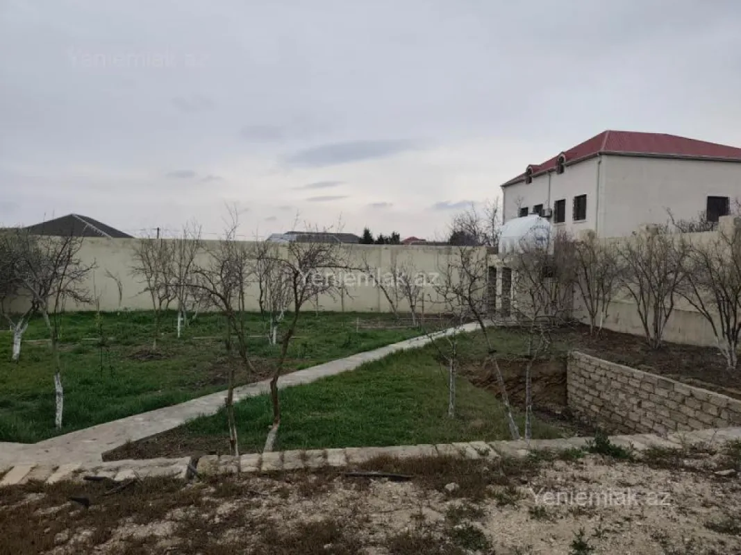 Satılır 9 otaqlı həyət evi 450 m²