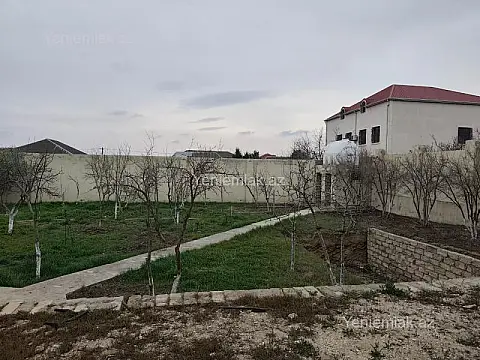 Satılır 9 otaqlı həyət evi 450 m²
