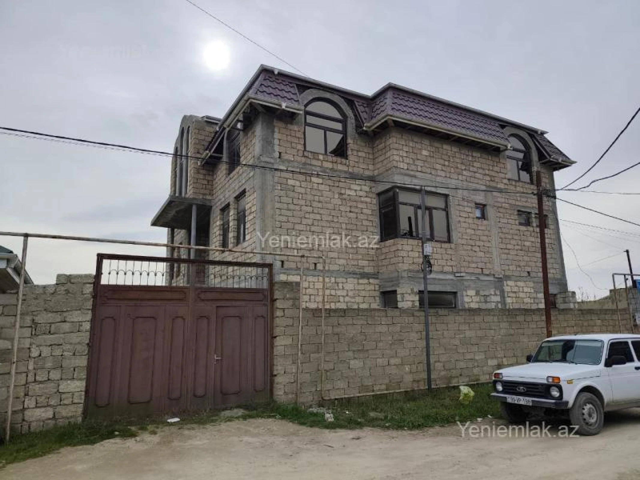 Satılır 9 otaqlı həyət evi 450 m²