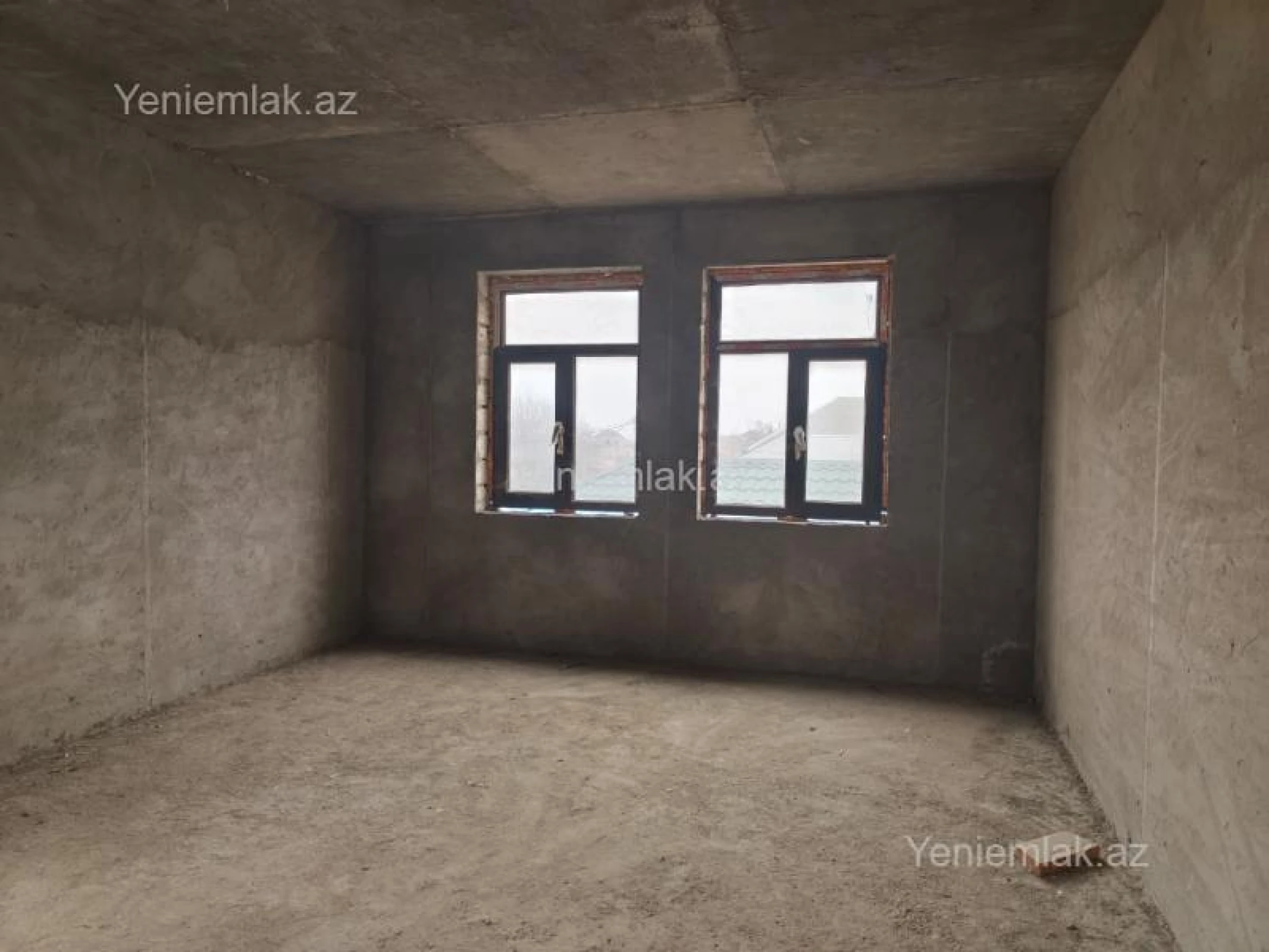 Satılır 9 otaqlı həyət evi 450 m²