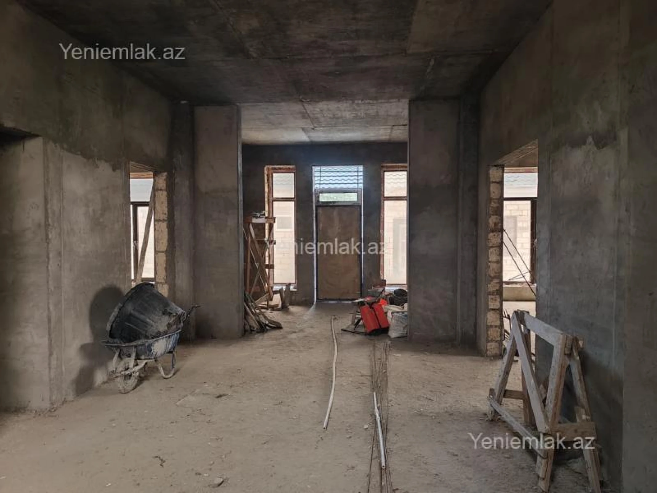 Satılır 9 otaqlı həyət evi 450 m²