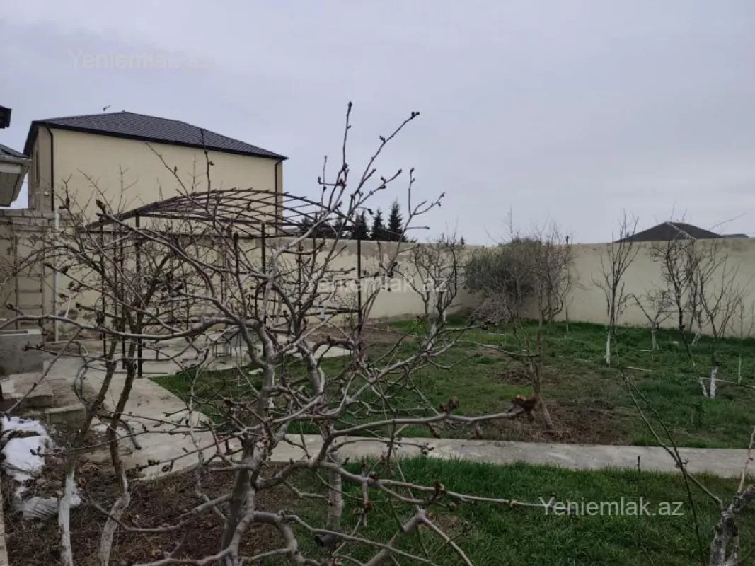 Satılır 9 otaqlı həyət evi 450 m²