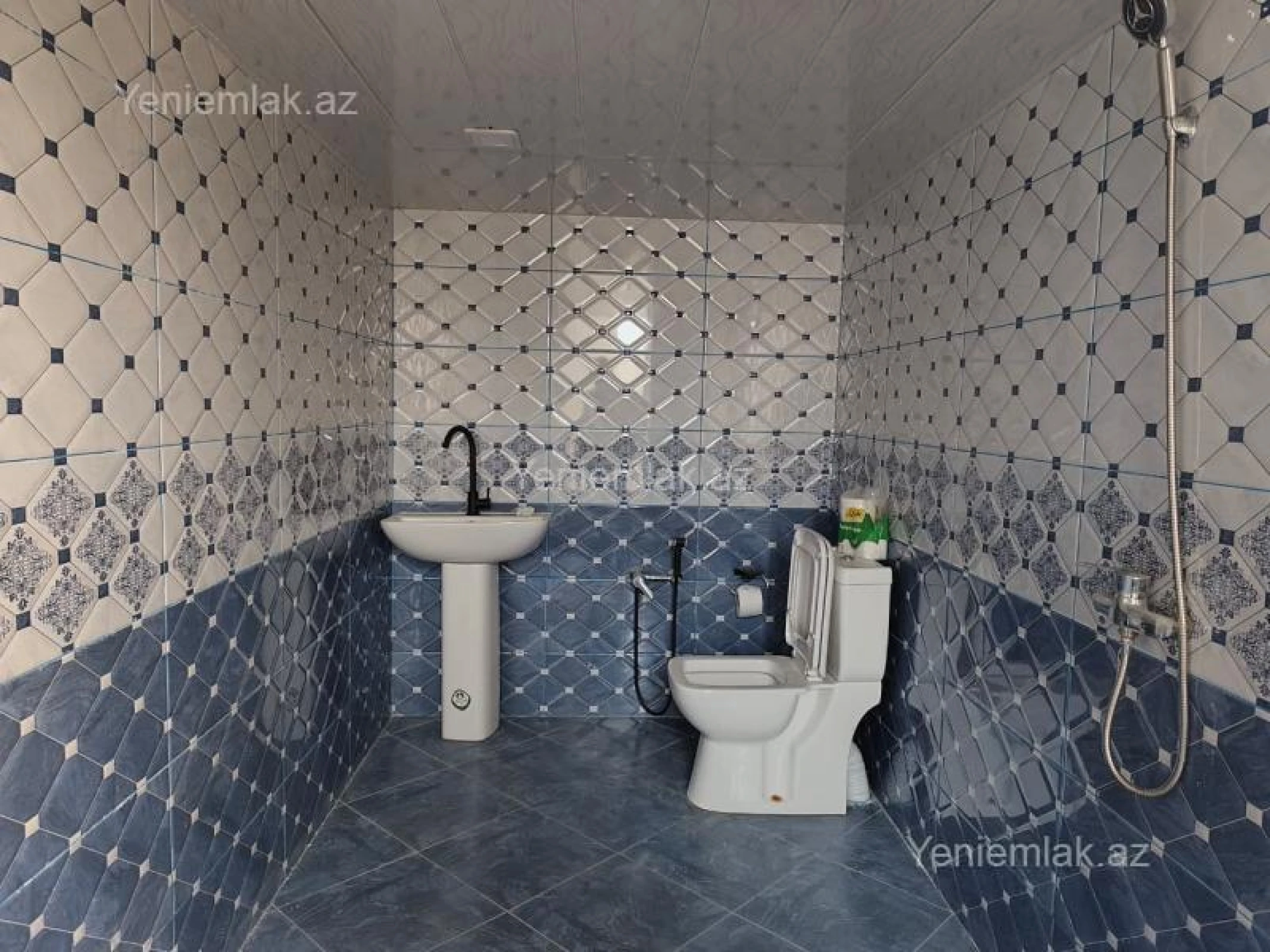 Satılır 9 otaqlı həyət evi 450 m²