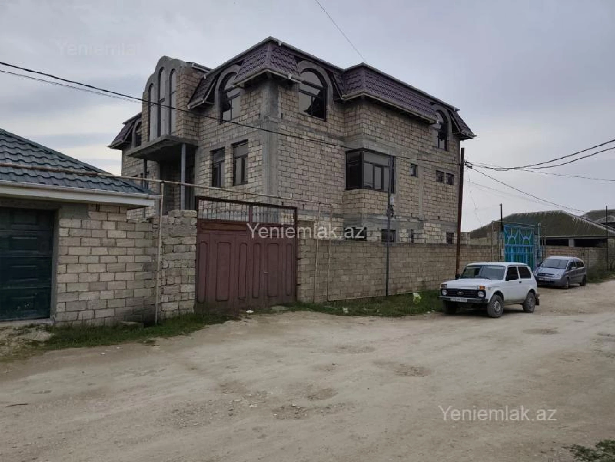 Satılır 9 otaqlı həyət evi 450 m²