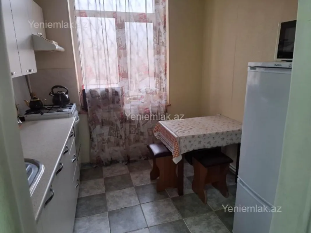 Satılır 3 otaqlı köhnə tikili 80 m²