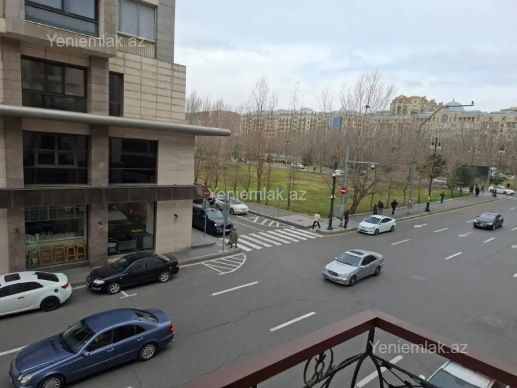 Satılır 3 otaqlı köhnə tikili 80 m²