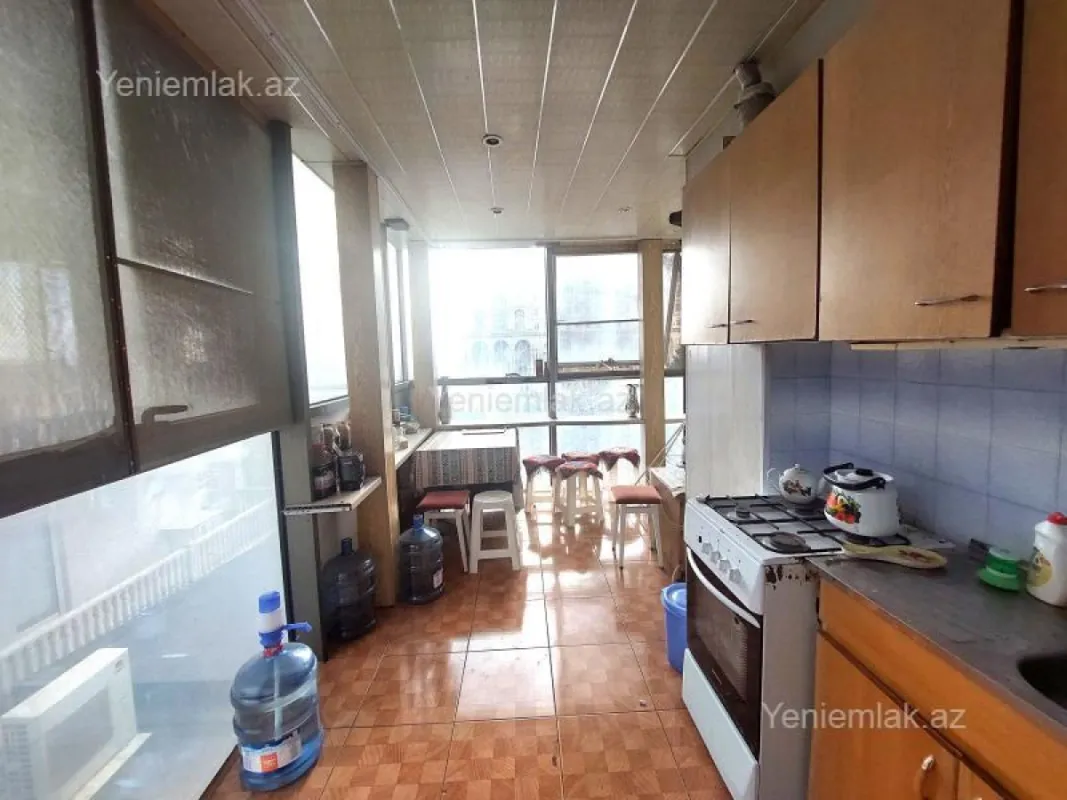 Satılır 3 otaqlı köhnə tikili 110 m²