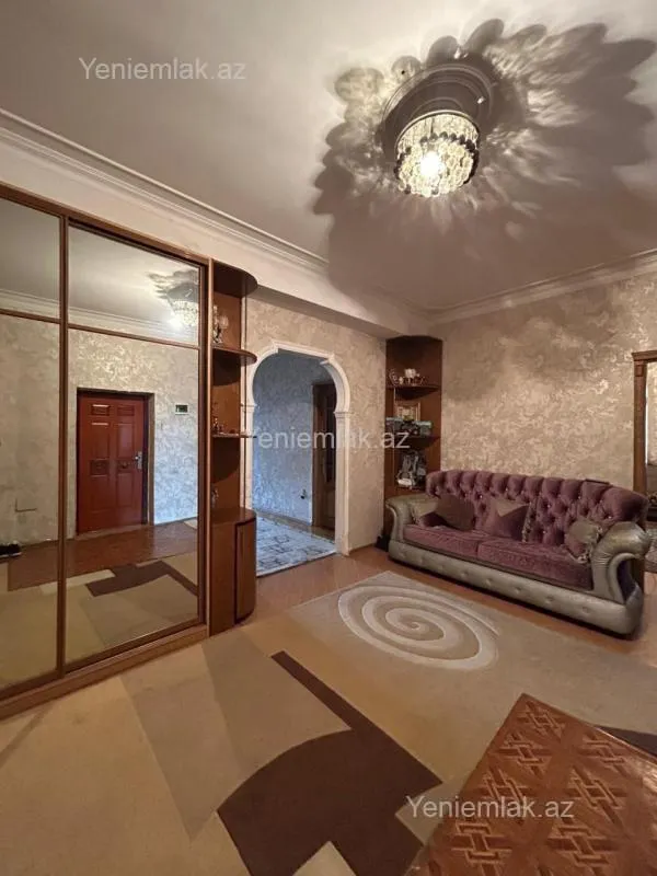 Satılır 4 otaqlı yeni tikili 210 m²