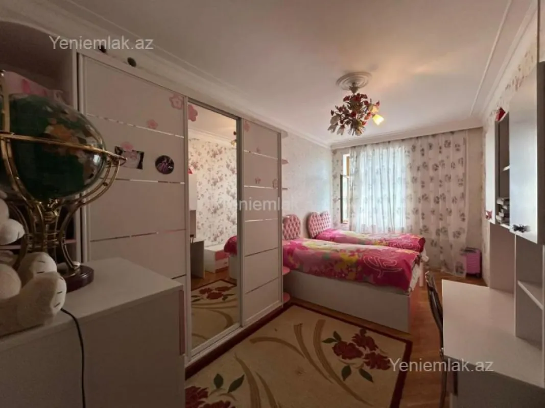 Satılır 4 otaqlı yeni tikili 210 m²