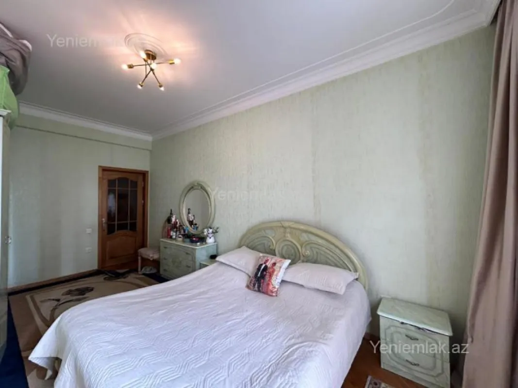 Satılır 4 otaqlı yeni tikili 210 m²