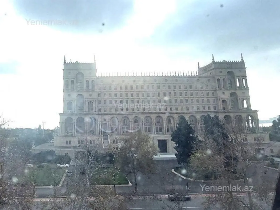 Satılır 3 otaqlı köhnə tikili 110 m²