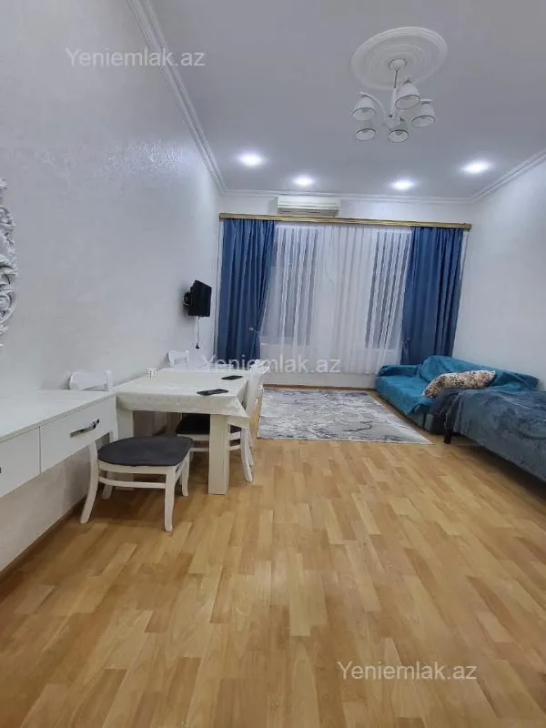 Satılır 1 otaqlı köhnə tikili 32 m²