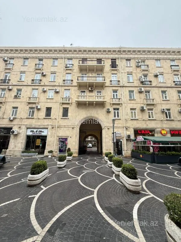 Satılır 2 otaqlı köhnə tikili 50 m²