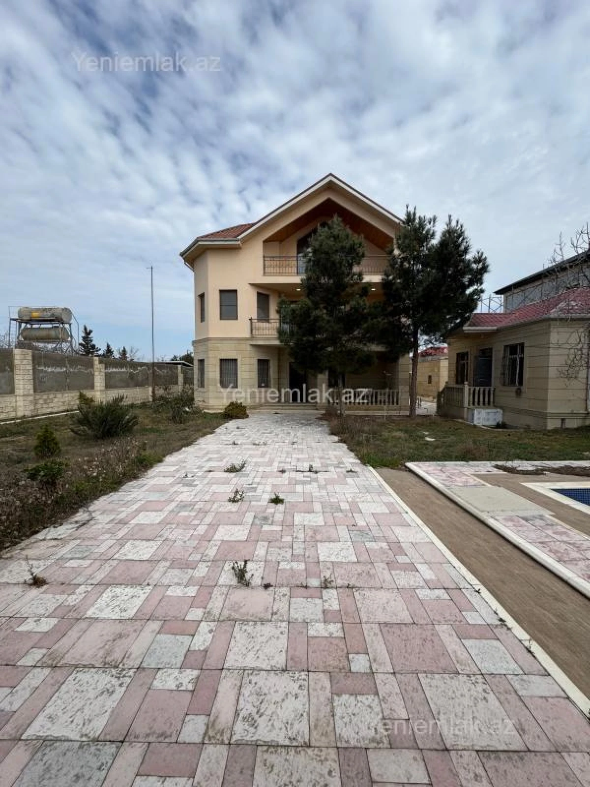 Satılır 6 otaqlı həyət evi 250 m²