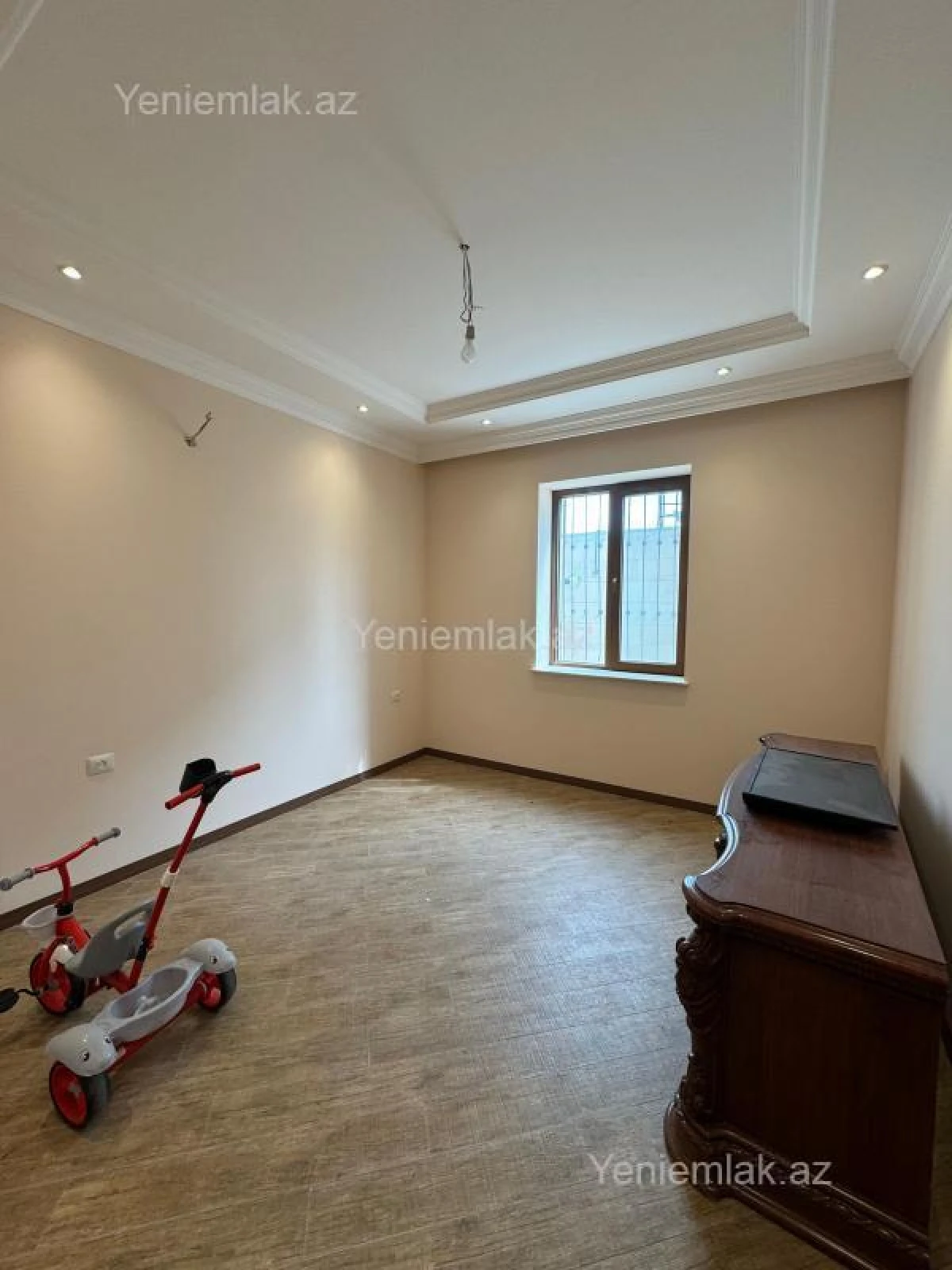 Satılır 6 otaqlı həyət evi 250 m²
