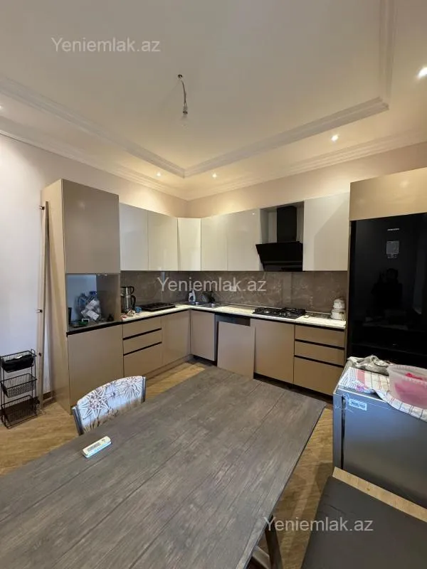 Satılır 6 otaqlı həyət evi 250 m²