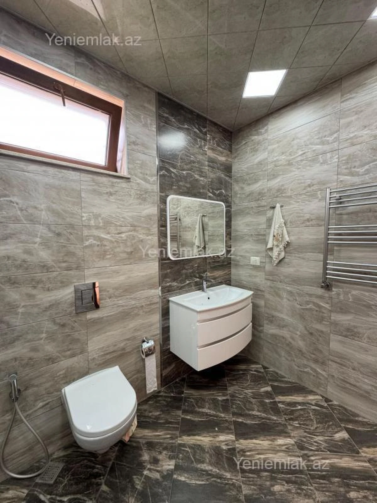 Satılır 6 otaqlı həyət evi 250 m²