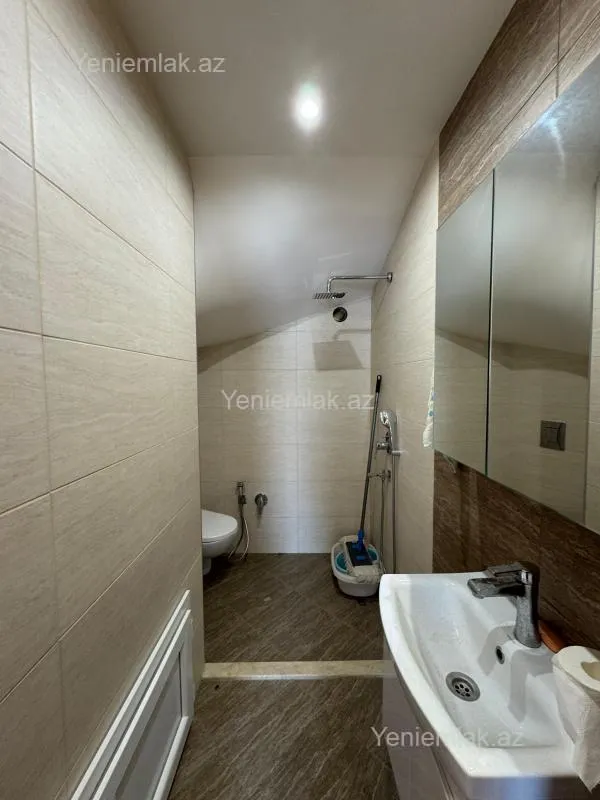 Satılır 6 otaqlı həyət evi 250 m²