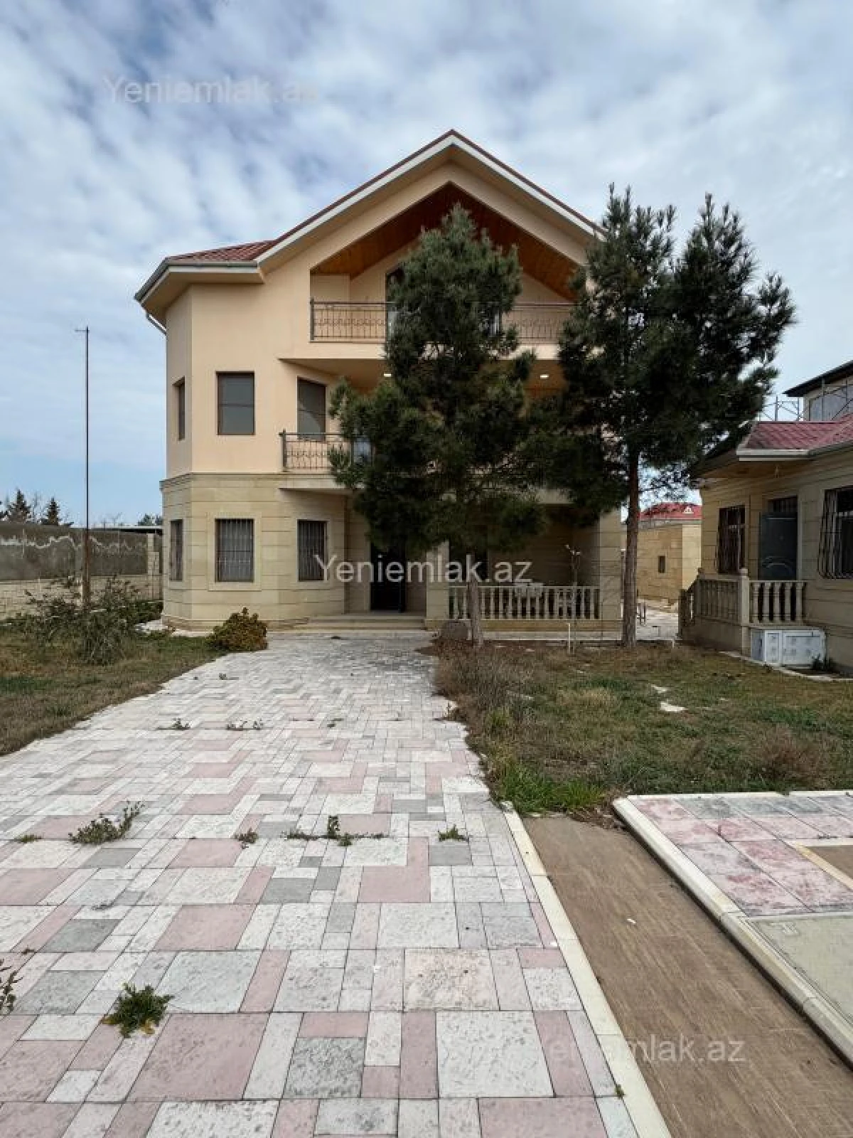 Satılır 6 otaqlı həyət evi 250 m²