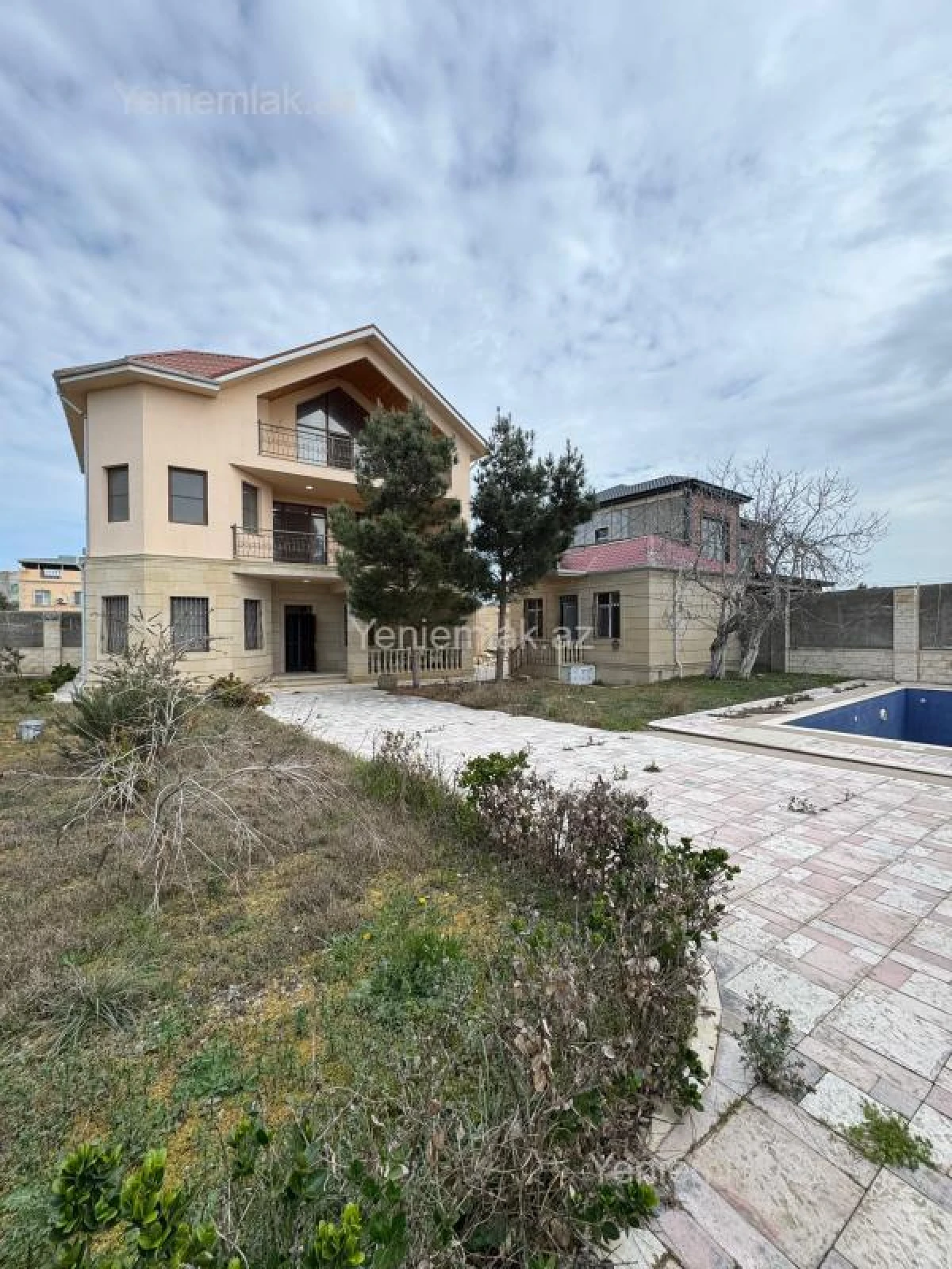 Satılır 6 otaqlı həyət evi 250 m²