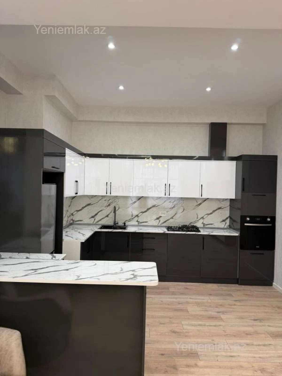 Satılır 2 otaqlı yeni tikili 90 m²