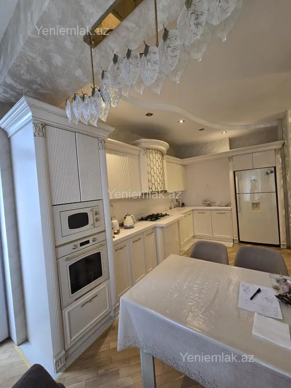 Satılır 3 otaqlı yeni tikili 120 m²