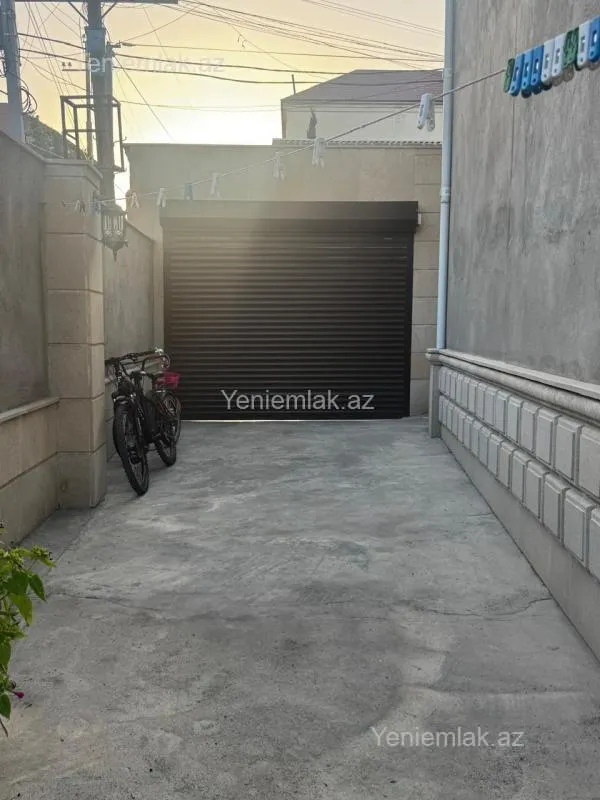 Satılır 5 otaqlı həyət evi 180 m²