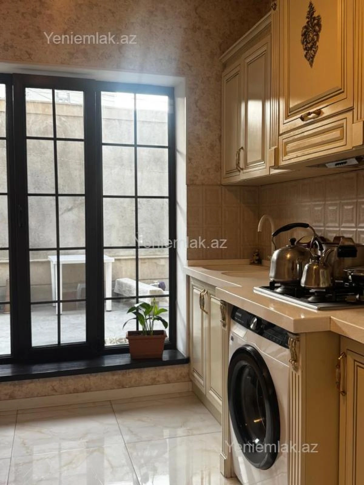 Satılır 5 otaqlı həyət evi 180 m²