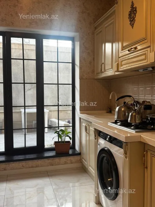 Satılır 5 otaqlı həyət evi 180 m²