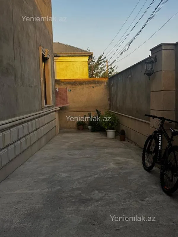 Satılır 5 otaqlı həyət evi 180 m²