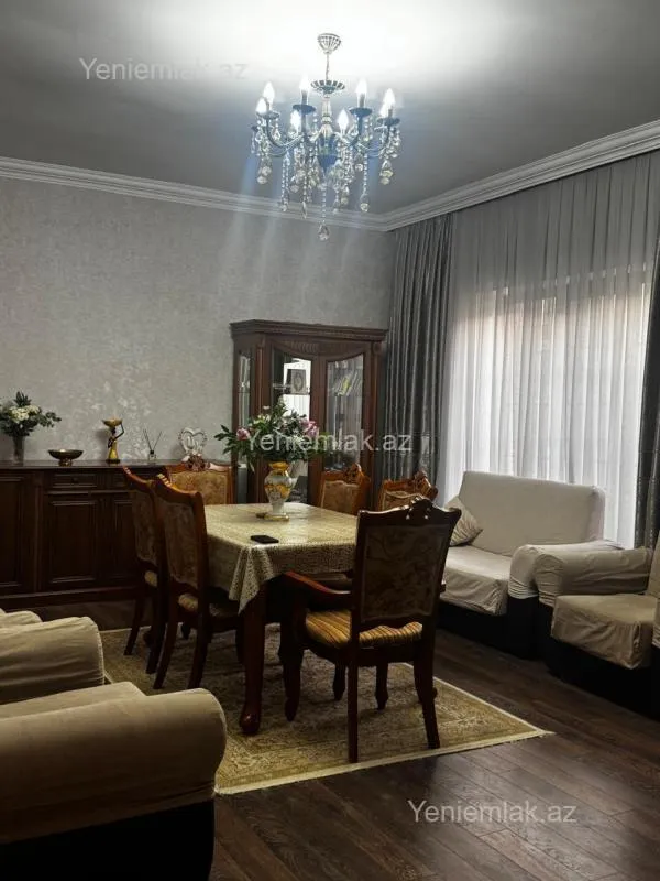 Satılır 5 otaqlı həyət evi 180 m²