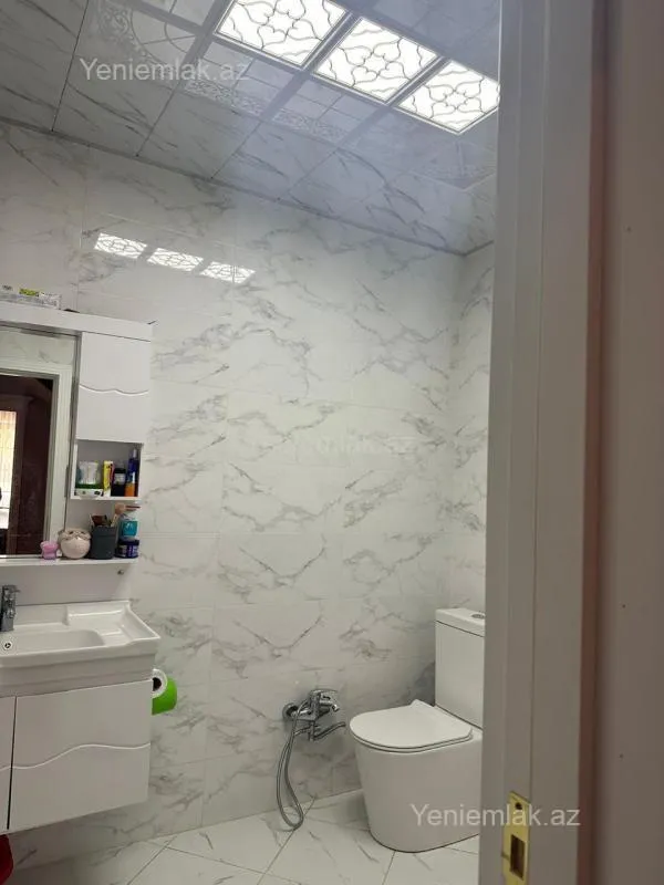 Satılır 5 otaqlı həyət evi 180 m²