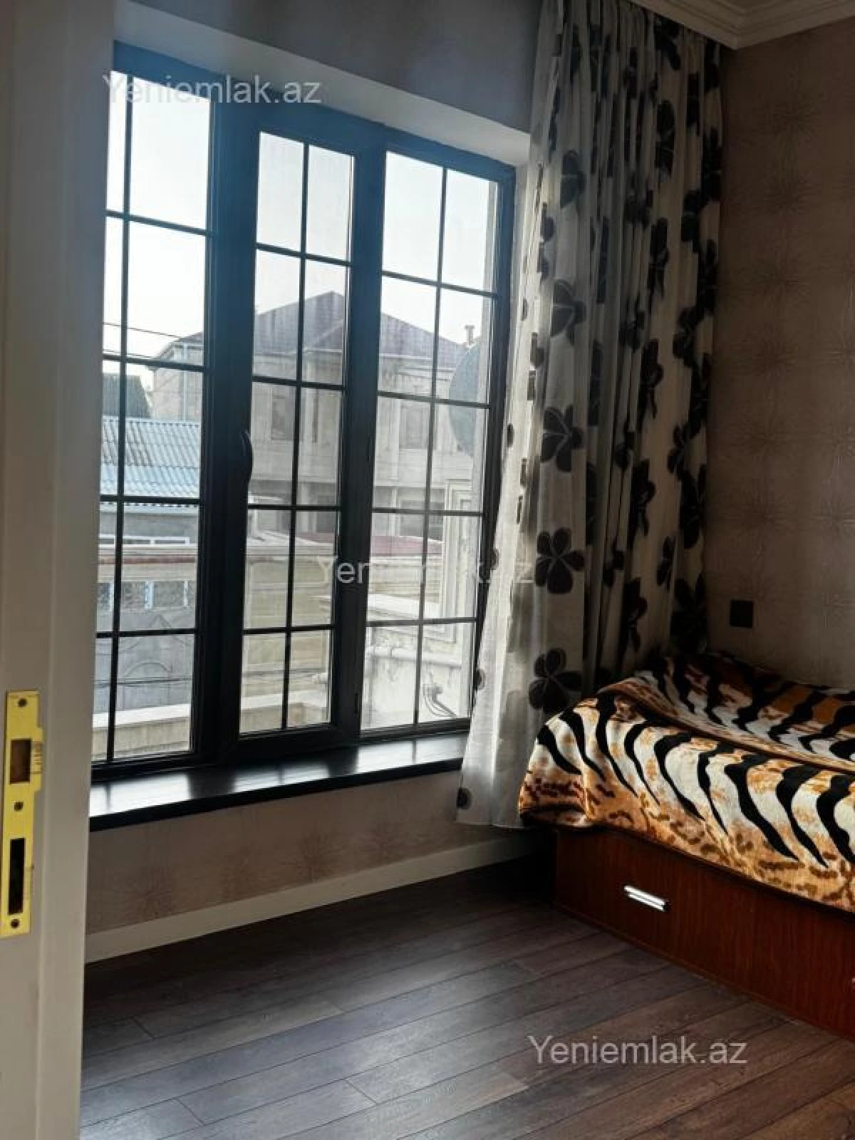 Satılır 5 otaqlı həyət evi 180 m²