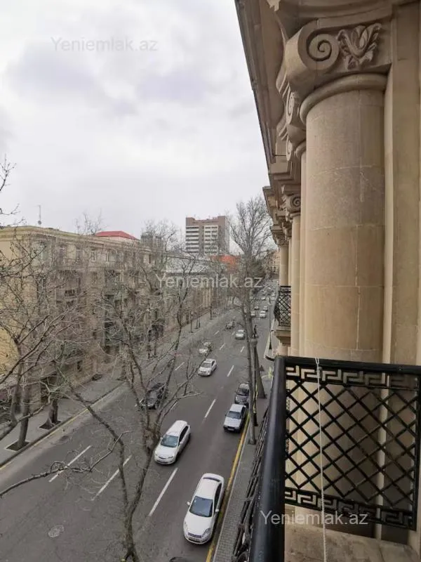 Satılır 1 otaqlı köhnə tikili 60 m²