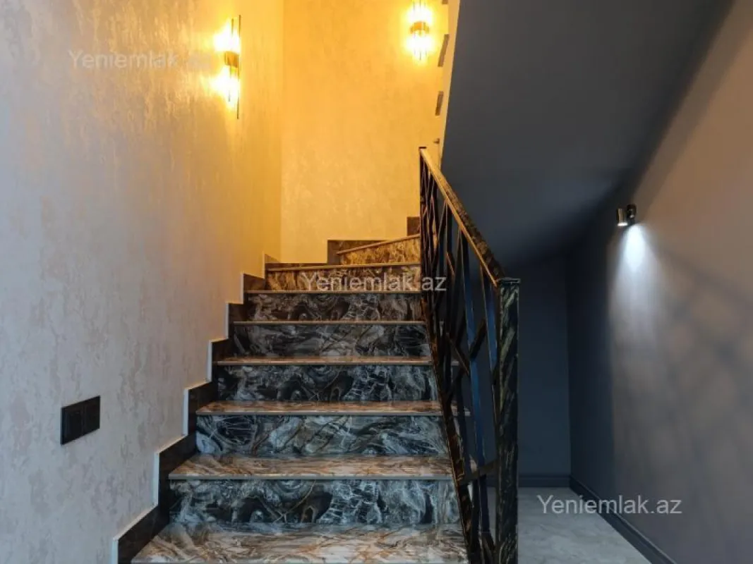 Satılır 5 otaqlı həyət evi 252 m²