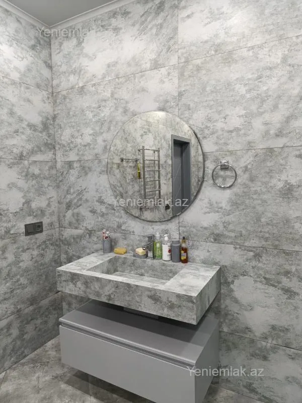 Satılır 5 otaqlı həyət evi 252 m²