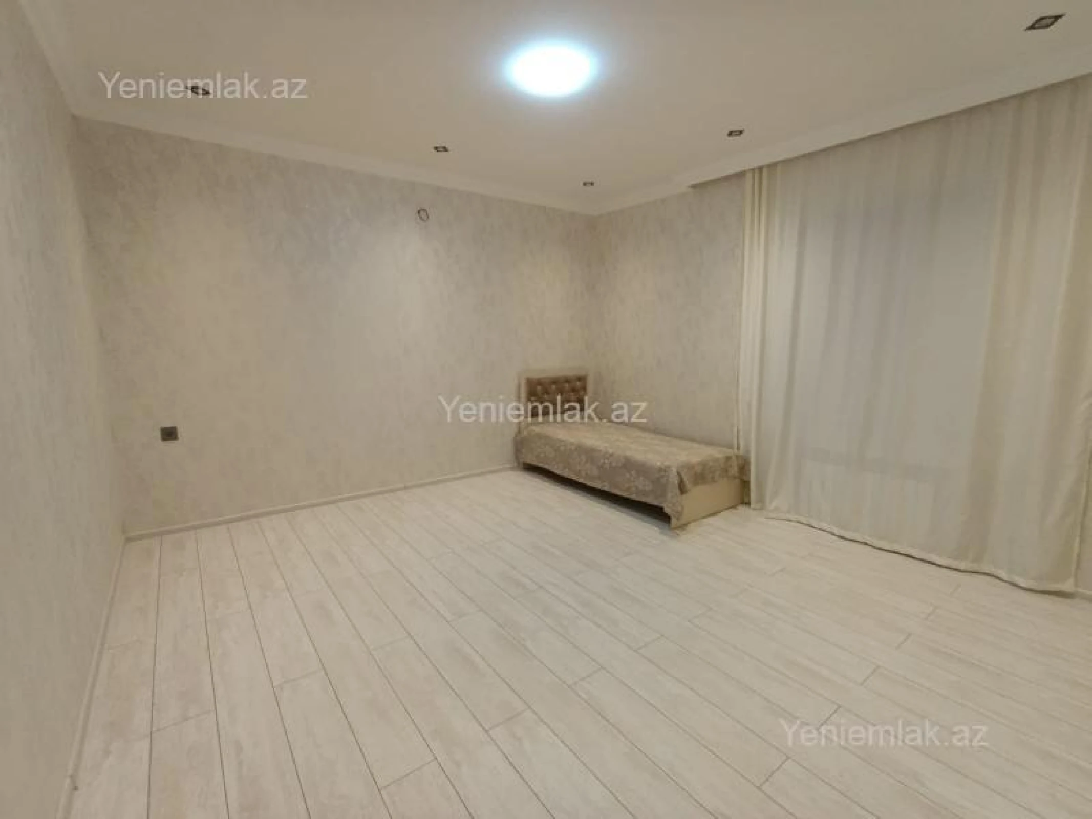 Satılır 5 otaqlı həyət evi 252 m²
