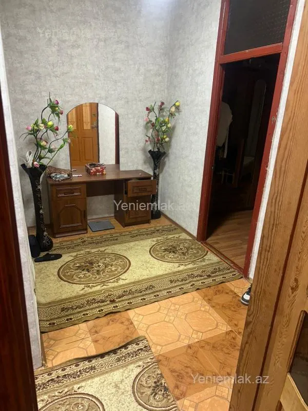 Satılır 2 otaqlı köhnə tikili 65 m²