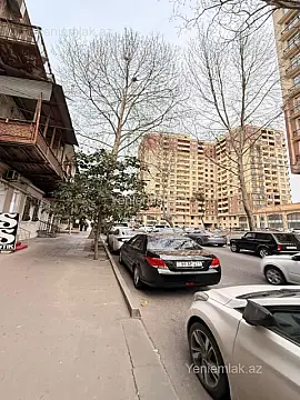 Satılır 2 otaqlı köhnə tikili 55 m²