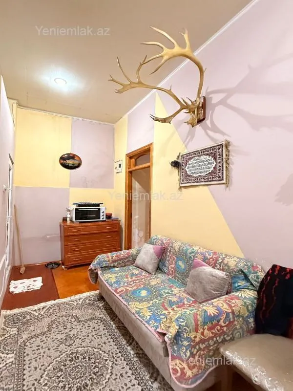 Satılır 2 otaqlı köhnə tikili 55 m²