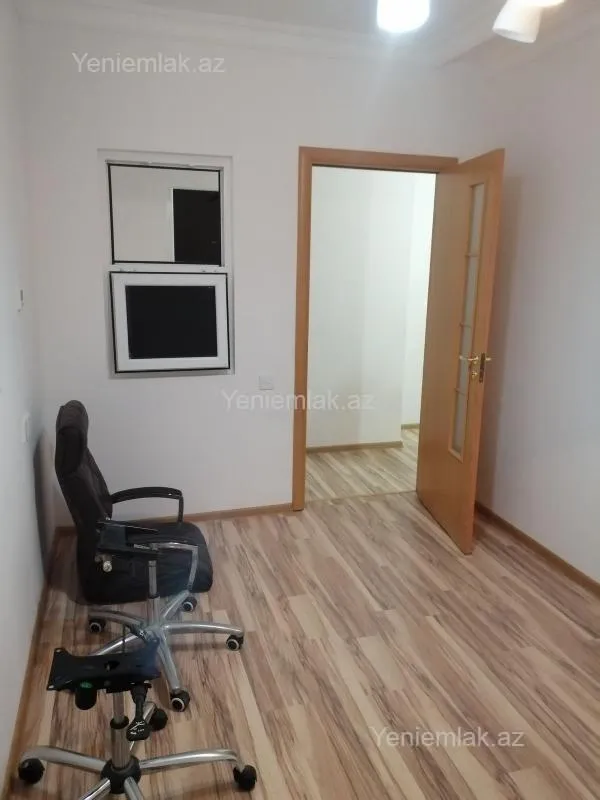Satılır 6 otaqlı ofis 140 m²