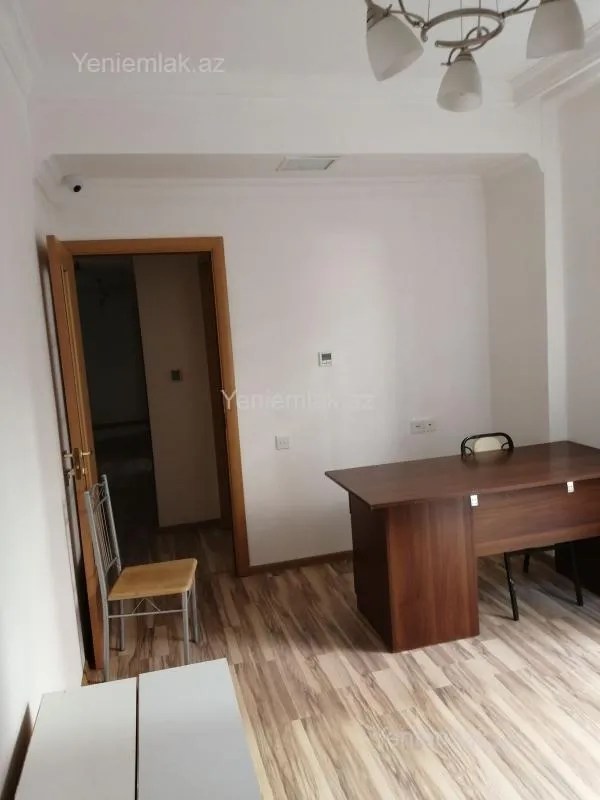 Satılır 6 otaqlı ofis 140 m²