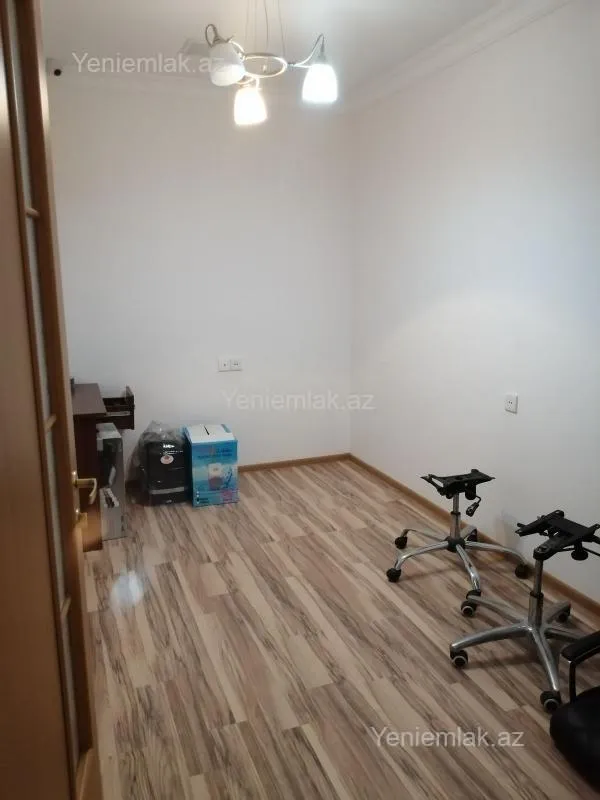 Satılır 6 otaqlı ofis 140 m²